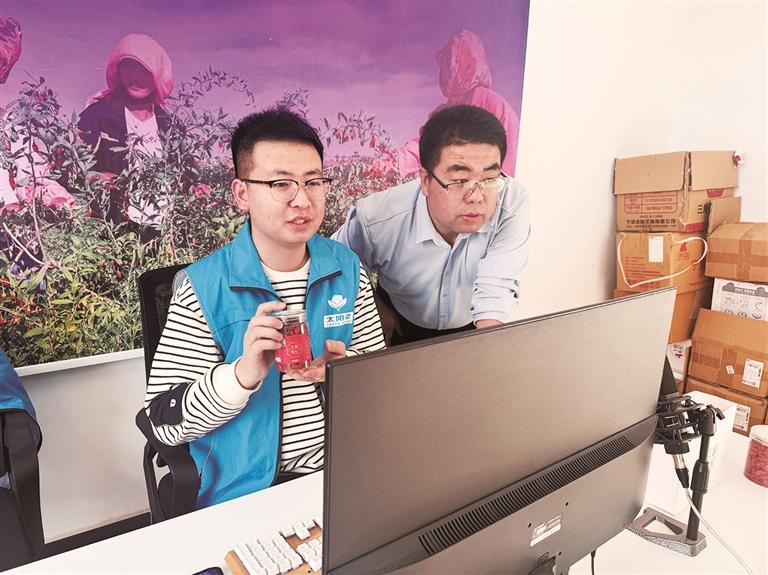 中寧鄉(xiāng)村“帶頭人”的“新農(nóng)活”